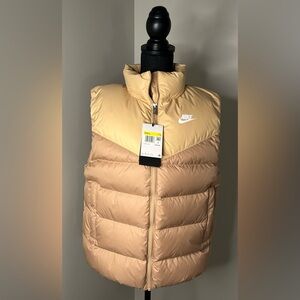NWT! Nike Rare two toned color way Women’s Down Puffer Vest